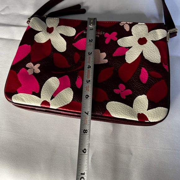 Pretty Floral Kate Spade Crossbody - Picture 8 of 9